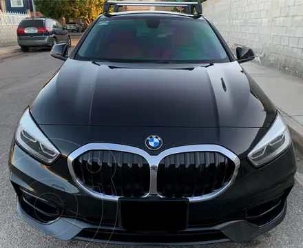 BMW Serie 1 118i usado (2021) color Negro precio $360,000