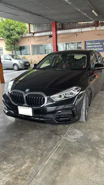 BMW Serie 1 118i usado (2022) color Negro precio $420,000