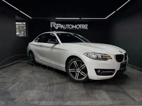 BMW Serie 2 Coupe 220iA Sport Line Aut usado (2016) color Blanco Alpine precio $329,000