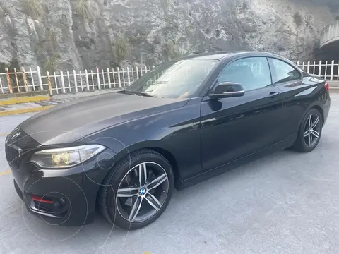 BMW Serie 2 Coupe 220iA Sport Line Aut usado (2016) color Negro Zafiro precio $290,000