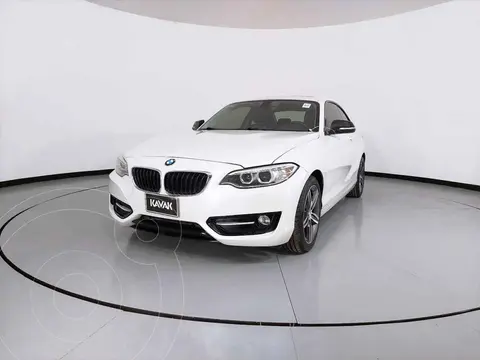 foto BMW Serie 2 Coupé 220iA Sport Line Aut usado (2016) color Blanco precio $356,999