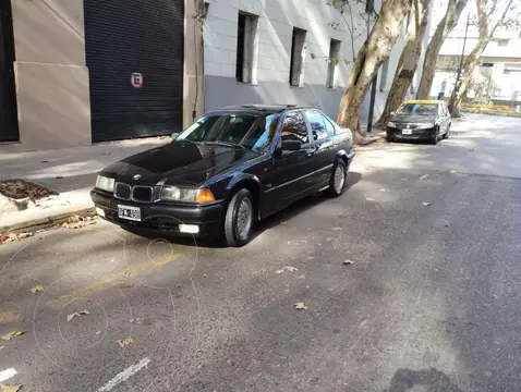 BMW Serie 3 Sedan 318is usado (1995) color Negro precio u$s4.500