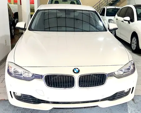 BMW Serie 3 Sedan 320i usado (2013) color Blanco precio u$s23.500