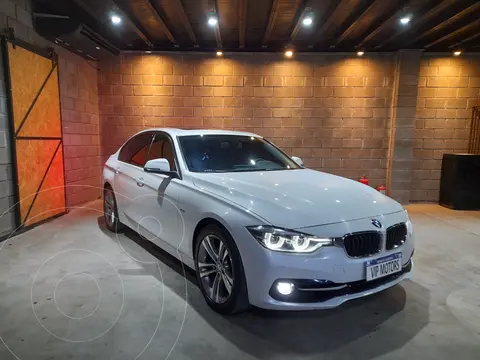 BMW Serie 3 Sedan 320i SportLine usado (2018) color Blanco precio $52.000.000