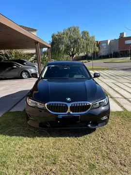 BMW Serie 3 Sedan 330i SportLine Aut usado (2022) color Negro Zafiro precio u$s64.900