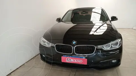 BMW Serie 3 Sedan 320i Executive usado (2017) color Negro Zafiro financiado en cuotas(anticipo $12.396.000 cuotas desde $387.375)
