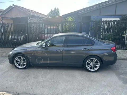 BMW Serie 3 318i Sport usado (2017) color Gris Grafito precio $16.000.000