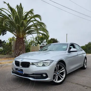BMW Serie 3 320d usado (2018) color Gris financiado en cuotas(pie $6.800.000 cuotas desde $616.000)