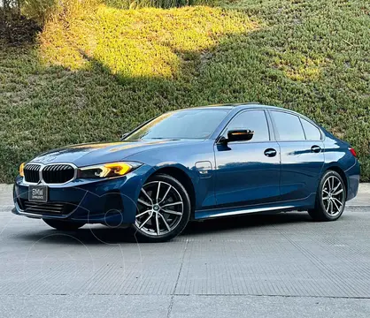BMW Serie 3 330e usado (2023) color Azul precio $869,000