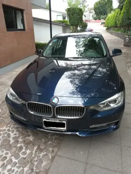 BMW Serie 3 320i Luxury Line usado (2015) color Azul Imperial precio $268,000
