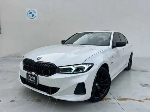 BMW Serie 3 330e usado (2023) color Blanco financiado en mensualidades(enganche $217,800 mensualidades desde $16,988)
