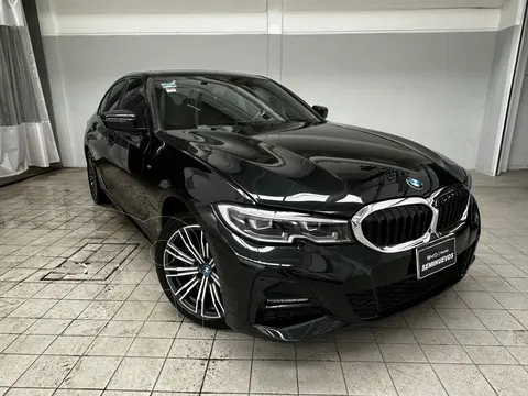 BMW Serie 3 330e usado (2022) color Negro precio $725,000