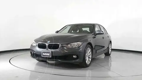 BMW Serie 3 320i usado (2017) color Negro precio $386,999