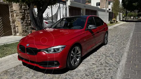 BMW Serie 3 320iA Sport Line usado (2017) color Rojo Melbourne precio $320,000