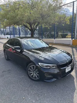 BMW Serie 3 330e usado (2022) color Negro precio $700,000