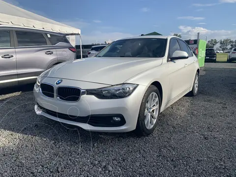 BMW Serie 3 320iA usado (2017) color Blanco precio $375,000