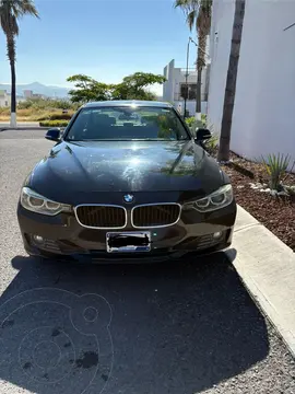 BMW Serie 3 320i Aut usado (2015) color Negro precio $180,000