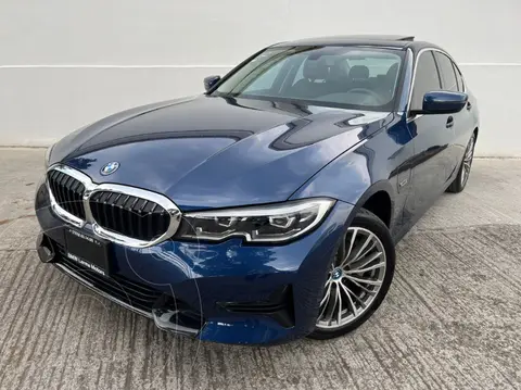 BMW Serie 3 330e usado (2022) color Azul precio $949,900
