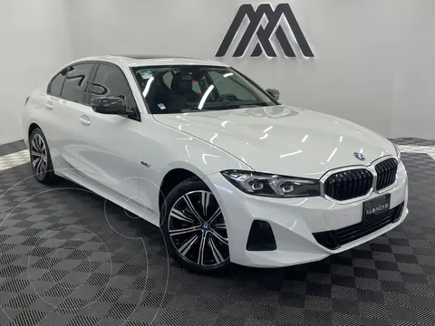 BMW Serie 3 330e usado (2023) color Blanco precio $729,999
