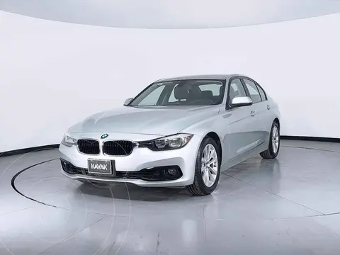 BMW Serie 3 320i usado (2017) color Plata precio $382,999