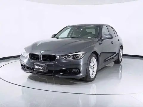 BMW Serie 3 320iA usado (2017) color Negro precio $417,999