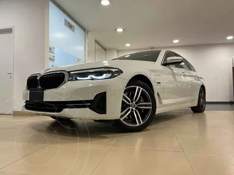 BMW Serie 5 530e usado (2023) color Blanco financiado en mensualidades(enganche $239,800 mensualidades desde $18,704)