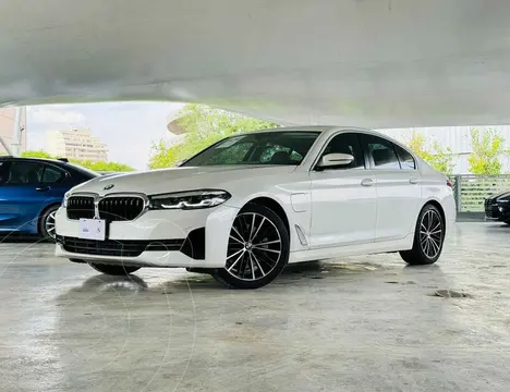 BMW Serie 5 530e usado (2022) color Blanco financiado en mensualidades(enganche $195,580 mensualidades desde $19,294)