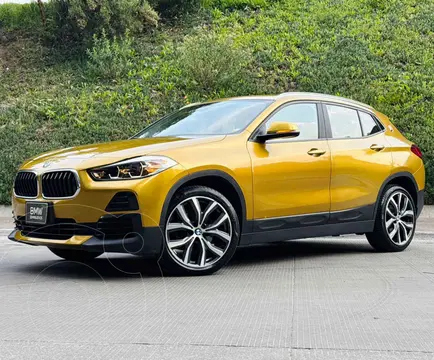 BMW X2 sDrive18i usado (2021) color Amarillo precio $449,000