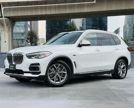 BMW X5 xDrive45e usado (2023) color Blanco financiado en mensualidades(enganche $263,780 mensualidades desde $26,022)