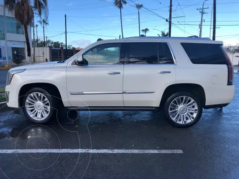 Cadillac Escalade ESV Premium 8 Pasajeros usado (2015) color Blanco Diamante precio $550,000