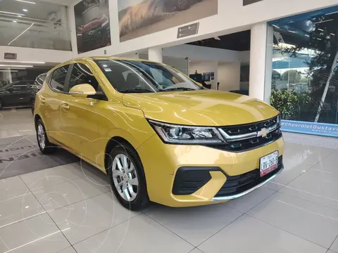 Chevrolet Aveo HB LT usado (2025) color Amarillo financiado en mensualidades(enganche $62,279 mensualidades desde $6,280)