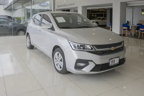 Chevrolet Aveo HB LS usado (2024) color Plata financiado en mensualidades(enganche $70,365 mensualidades desde $5,040)