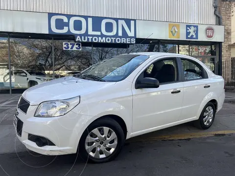 Chevrolet Aveo LS usado (2014) color Blanco financiado en cuotas(anticipo $4.500.000)