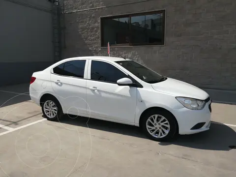Chevrolet Aveo LS usado (2020) color Blanco financiado en mensualidades(enganche $69,000 mensualidades desde $4,525)