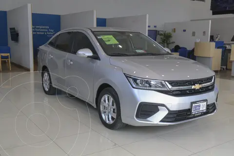 Chevrolet Aveo LT usado (2025) color Plata financiado en mensualidades(enganche $78,560 mensualidades desde $5,975)