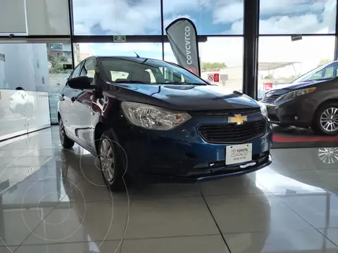 Chevrolet Aveo LS Aut usado (2023) color Azul financiado en mensualidades(enganche $90,288 mensualidades desde $3,879)