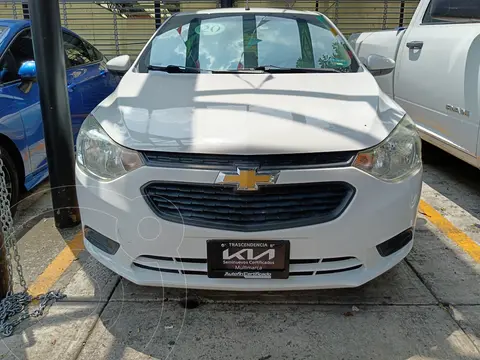 Chevrolet Aveo LS usado (2020) color Blanco precio $185,000