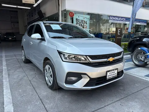 Chevrolet Aveo LS usado (2024) color plateado financiado en mensualidades(enganche $98,230 mensualidades desde $4,133)