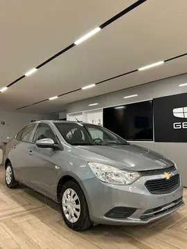 Chevrolet Aveo LS usado (2023) color Gris financiado en mensualidades(enganche $83,600 mensualidades desde $3,517)