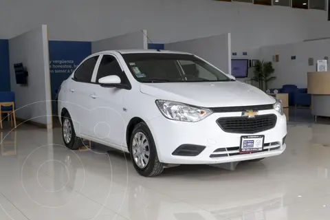 Chevrolet Aveo LS Aut usado (2023) color Blanco financiado en mensualidades(enganche $69,375 mensualidades desde $4,999)