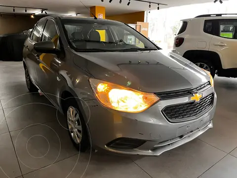Chevrolet Aveo LT usado (2023) color plateado financiado en mensualidades(enganche $85,272 mensualidades desde $3,663)