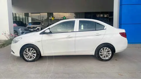 Chevrolet Aveo LT usado (2019) color Blanco financiado en mensualidades(enganche $42,000 mensualidades desde $6,388)