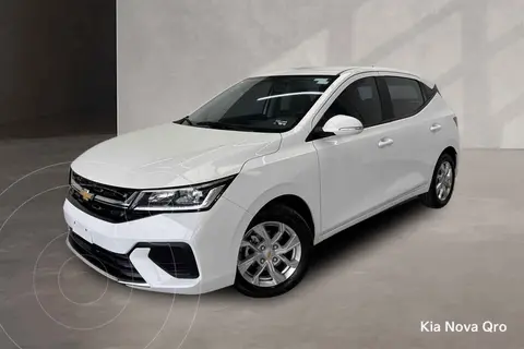 Chevrolet Aveo LT usado (2024) color Blanco financiado en mensualidades(enganche $74,938 mensualidades desde $6,433)