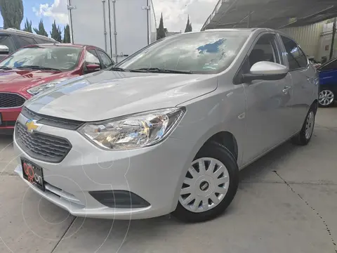 Chevrolet Aveo LS usado (2018) color plateado financiado en mensualidades(enganche $56,000 mensualidades desde $3,248)