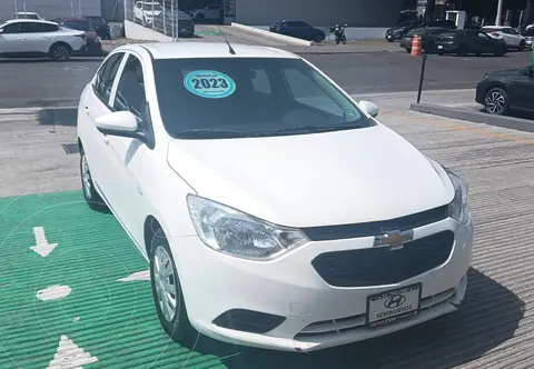 Chevrolet Aveo LS Aut usado (2023) color Blanco financiado en mensualidades(enganche $94,886 mensualidades desde $3,992)
