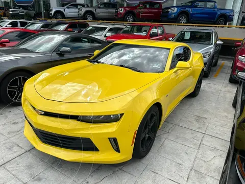 Chevrolet Camaro LT 2.0 T usado (2017) color Amarillo financiado en mensualidades(enganche $120,000 mensualidades desde $12,600)