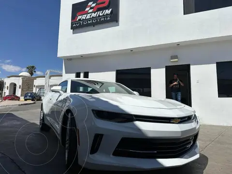 Chevrolet Camaro RS V6 Aut usado (2018) color Blanco financiado en mensualidades(enganche $124,960 mensualidades desde $12,789)