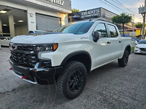 Chevrolet Cheyenne ZR2 usado (2024) color Blanco precio $1,499,000