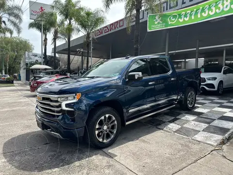 Chevrolet Cheyenne 5.3L High Country usado (2023) color Azul Metalico financiado en mensualidades(enganche $312,250 mensualidades desde $26,414)