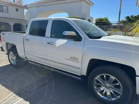 Chevrolet Cheyenne Cabina Doble High Country 4X4 usado (2018) color Blanco precio $580,000